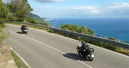 La Sardegna più seducente in un fantastico viaggio in moto