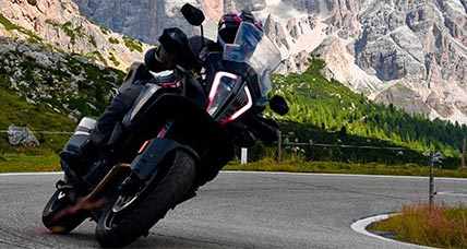 Viaggio in moto di due giorni tra le vette delle Dolomiti