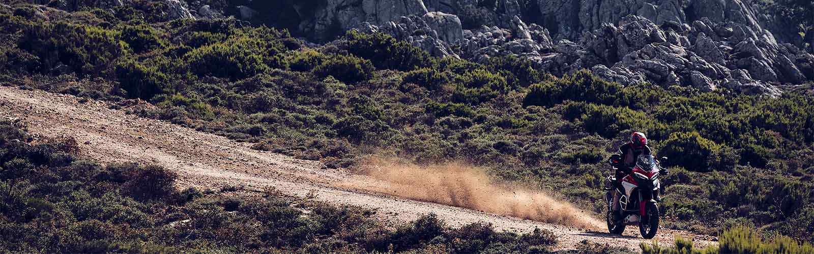 In moto nel cuore più selvaggio e suggestivo della Sardegna